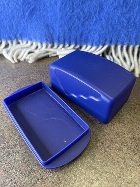 Tupperware blue butter dish EUC